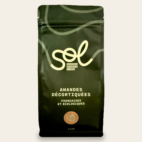 Amandes décortiquées bio — packshot sur fond clair